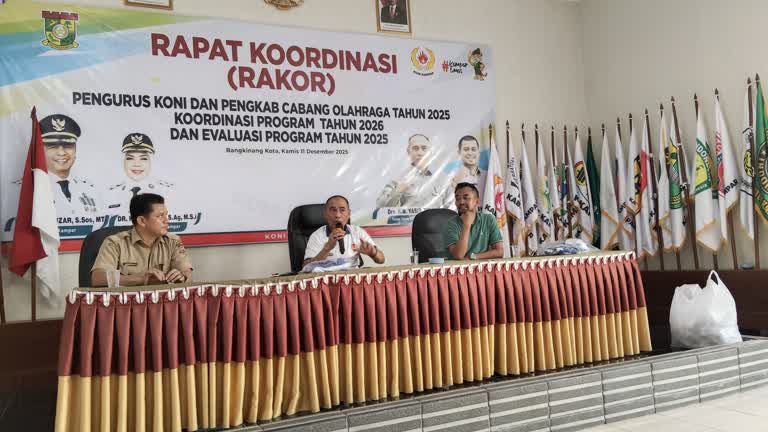 KONI Kampar Bentuk Tim Sepak Bola 40+ FC, Olahraga Tanpa Tekanan Prestasi, Silaturahmi Jadi Prioritas