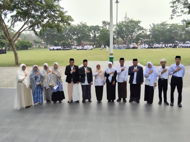 WABUP MISHARTI PIMPIN UPACARA HARI SANTRI 2026 DI BANGKINANG, ERIZON EFENDI TEGASKAN PERAN STRATEGIS SANTRI MASA DEPAN